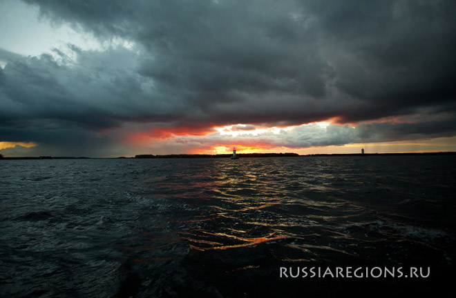 Финский залив, шторм, гроза 
